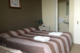 Darfield Hotel